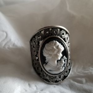 Lady Queen Cameo Vintage ring